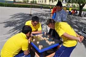 标题：运动会下象棋
浏览次数：55417
发布时间：2018-10-30
