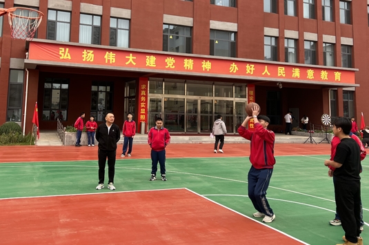 标题：运动会定点投篮
浏览次数：2234
发布时间：2023-10-18