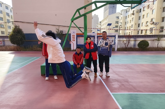 标题：运动会跳远
浏览次数：2215
发布时间：2023-10-18